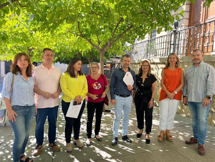 Presentación de la moción pidiendo el cese de la concejala de Igualdad, María Segovía