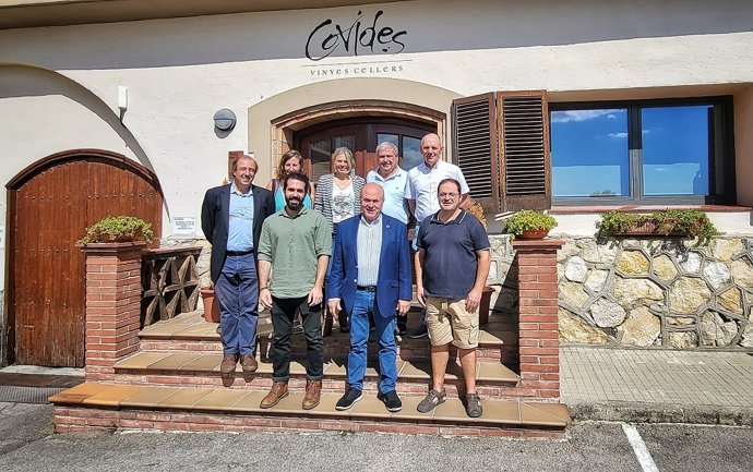 Acto de formalización del convenio "inédito" alcanzado entre Som Energia y la FCAC