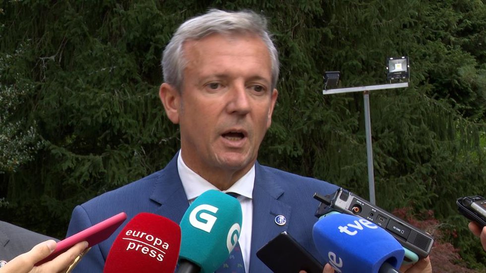 Rueda dice que "para nada" se plantea adelantar elecciones tras ironizar Feijóo