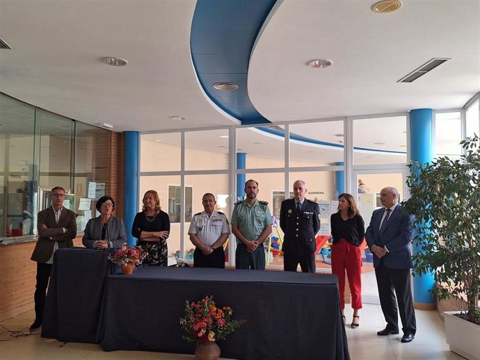 La subdelegada del Gobierno, Marian Rueda (tercera izda) con las autoridades provinciales de Instituciones Penitenciarias y las Fuerzas y Cuerpos de Seguridad del Estado.