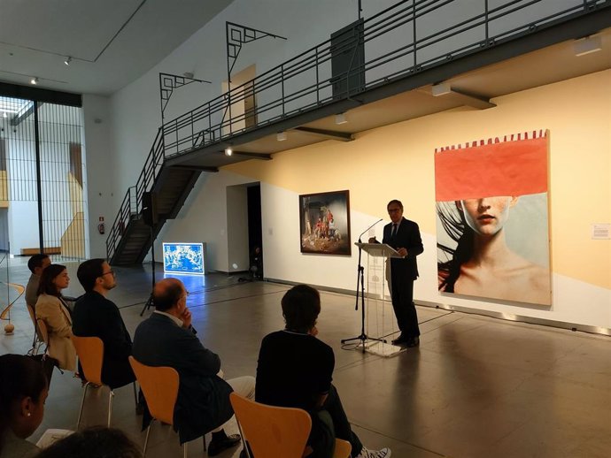 El alcalde de Salamanca, Carlos García Carbayo, en la presentación de la exposición 'Regresar a un espacio conocido' en el DA2