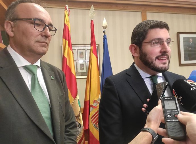 El presidente de ASAJA Aragón, José Manuel Cebollada, junto al vicepresidente primero del Gobierno de Aragón, Alejandro Nolasco.