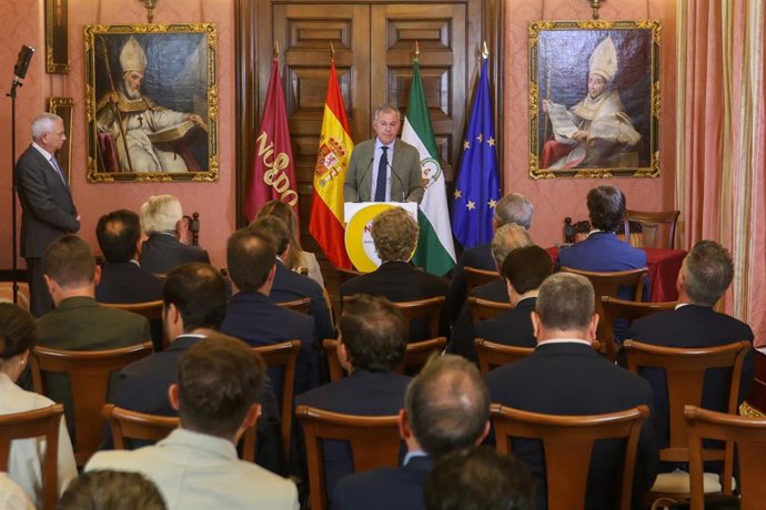 El alcalde de Sevilla, en la Comisión de Turismo celebrada en el Ayuntamiento con las principales organizaciones del sector.