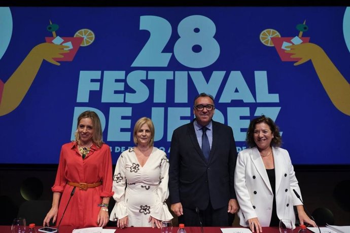 El consejero de Turismo, Cultura y Deporte, Arturo Bernal, destaca la "firme defensa del flamenco" del Gobierno andaluz en la presentación del Festival de Jerez