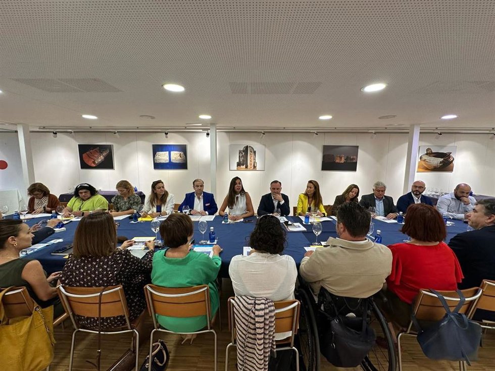 Reunión de la Mesa del Turismo.