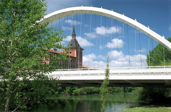 Archivo - El Ayuntamiento de Pamplona encarga la redacción del proyecto de rehabilitación integral del puente de Oblatas 