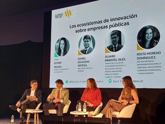 El director de Andalucía Emprende, Daniel Escacena, participa en la  mesa redonda 'Los ecosistemas de innovación sobre las empresas públicas'.