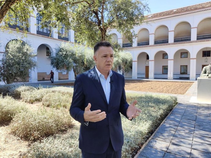 El portavoz adjunto de Por Andalucía y miembro de Podemos, Juan Antonio Delgado, este miércoles en sus consideraciones ante el Día Mundial del Turismo.