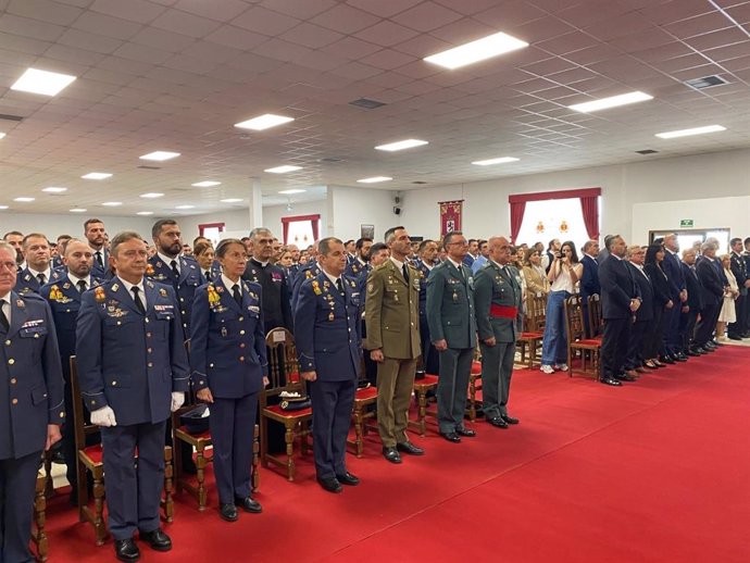 Diferentes autoridades civiles y militares durante el acto de apertura del curso en la Academia Básica del Aire.