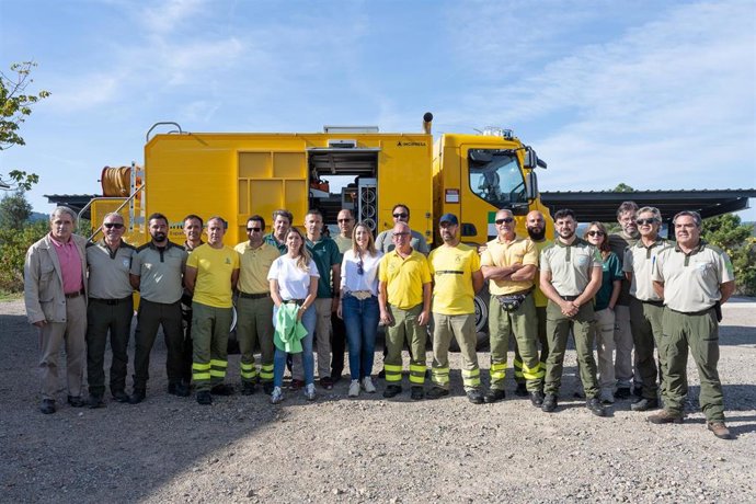 La presidenta de la Junta, María Guardiola, y la consejera de Gestión Forestal, Camino Limia, en la visita a los trabajos de recuperación de Las Hurdes y Gata tras los incendios