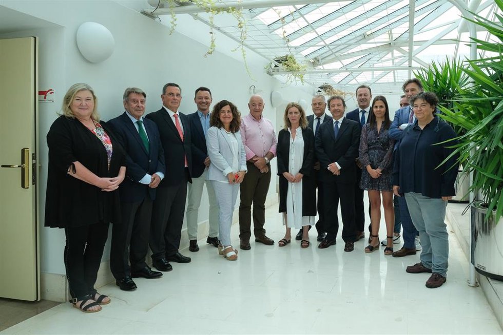El consejero de Desarrollo Rural, Ganadería, Pesca y Alimentación, Pablo Palencia, comparece en el Parlamento para presentar los proyectos de su departamento durante esta legislatura.