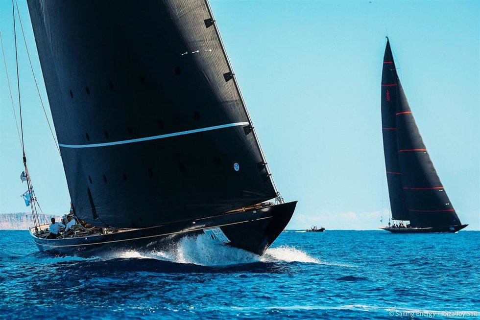Svea' y 'Topaz' en acción en la primera prueba de los Clase J en la Ibiza JoySail 2023