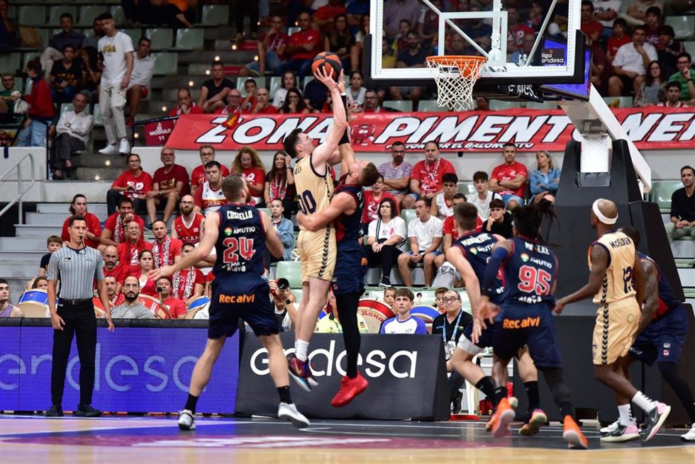 Imagen del partido entre el UCAM Murcia y el Baskonia en la Liga Endesa 2023-2024