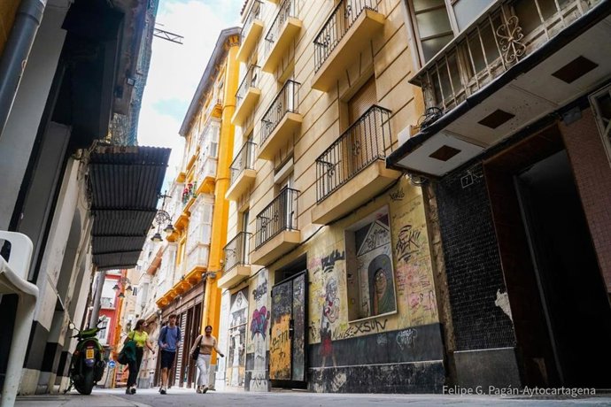Edificio del antiguo hotel Peninsular en calle Cuatro Santos
