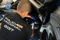 Policía Nacional detiene a dos personas en San Blas con 23,6 kilos de cocaína ocultos en una furgoneta