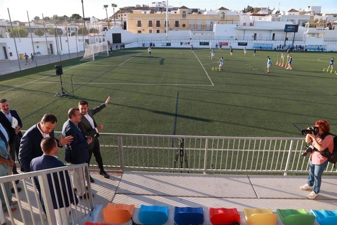 Así luce el estadio de fútbol de Lebrija tras su remodelación