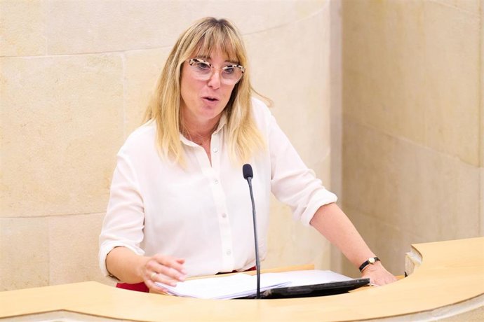 La diputada del PSOE y ex responsable en materia de Vivienda, Eugenia Gómez de Diego, en el Parlamento. 