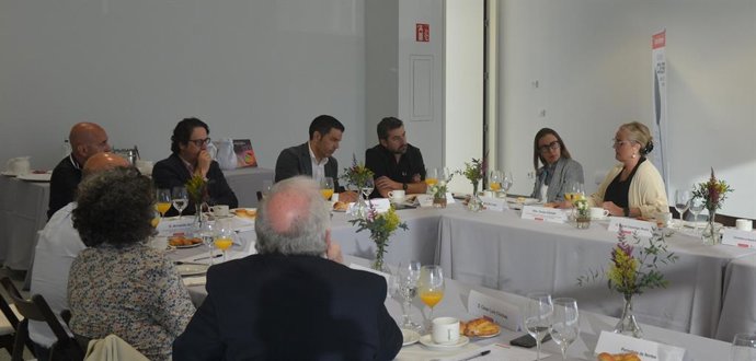 El eurodiputado socialista Marcos Ros participa en un desayuno informativo en el Centro Niemeyer de Avilés sobre la 'Nueva Bauhaus Europea'        Durante un informativo c