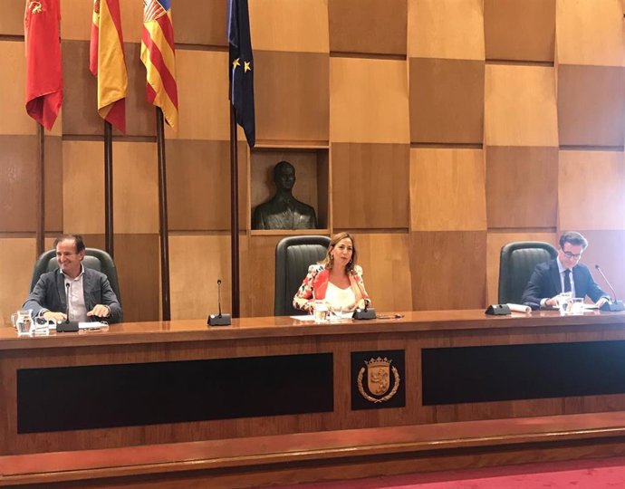 Pleno del Ayuntamiento de Zaragoza con la alcaldesa, Natalia Chueca, presidiendo