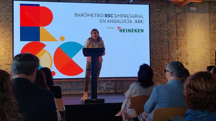 La consejera de Empleo, Empresa y Trabajo Autónomo, Rocío Blanco, en el acto de presentación del 'IV Barómetro RSC Empresarial en Andalucía', elaborado por el diario ABC con el patrocinio del Grupo Heineken.