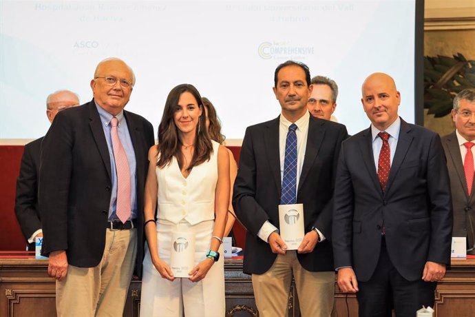 El Hospital Universitario Juan Ramón Jiménez de Huelva ha sido galardonado con el premio nacional de la Fundación para la Excelencia y la Calidad de la Oncología (ECO) a la mejor iniciativa de calidad en Oncología.