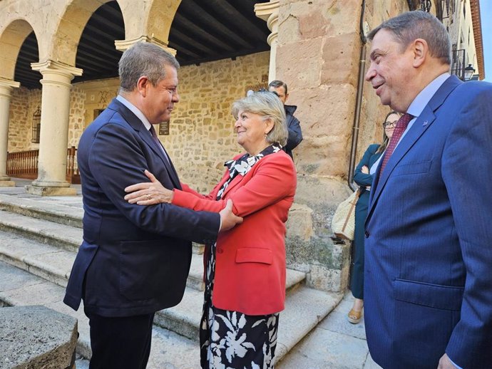 El presidente de C-LM, Emiliano García-Page; la comisaria de Cohesión y Reformas de la UE, Elisa Ferreira; y el ministro de Agricultura, Pesca y Alimentación, Luis Planas