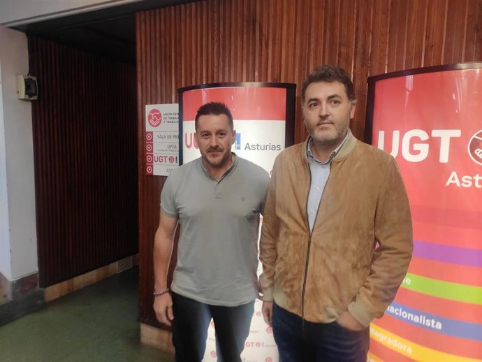 Jonás Fernández, a la derecha