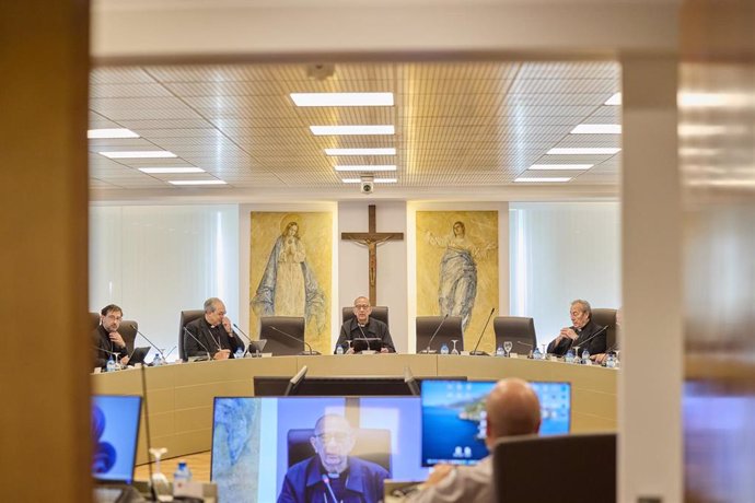 Los obispos durante la 264 reunión de la Comisión Permanente de la Conferencia Episcopal Española (CEE).