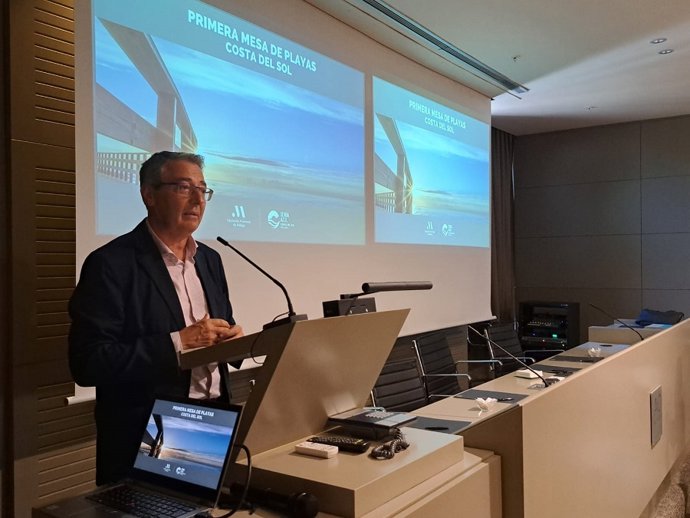 Francisco Salado, presidente de la Diputación de Málaga y de Turismo Costa del Sol, durante una intervención