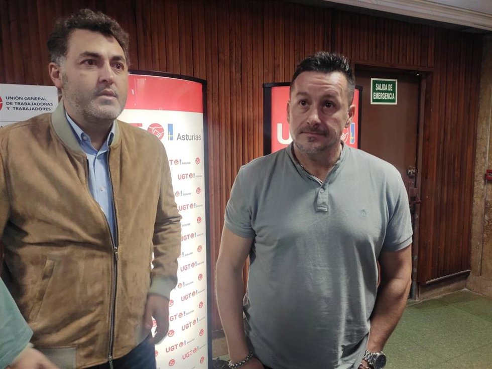Javier Fernández Lanero, a la derecha