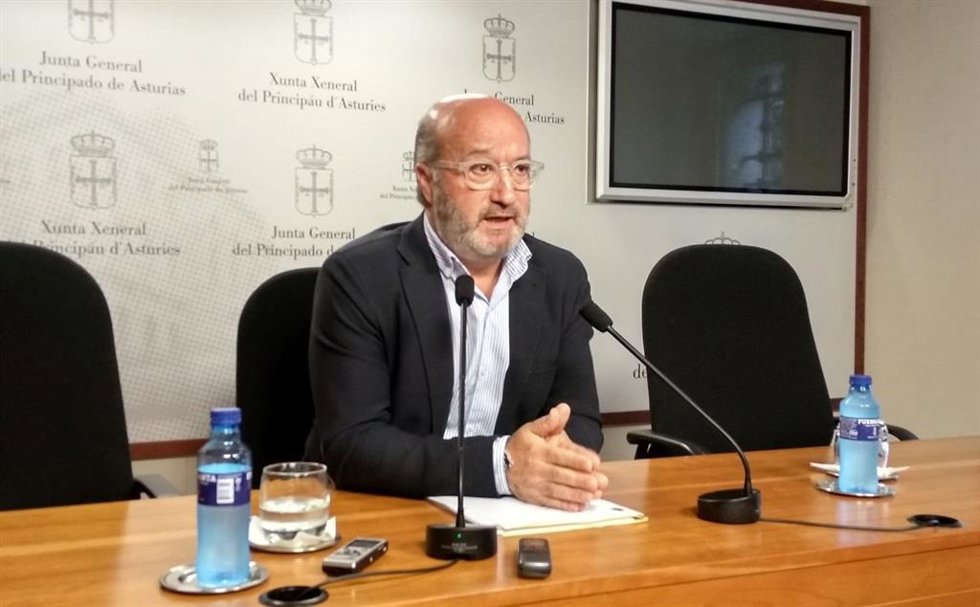 Archivo - El diputado del PP, Luis Venta, en una imagen de archivo.