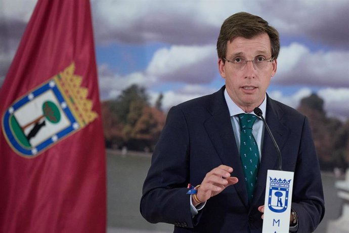 El alcalde de Madrid, José Luis Martínez-Almeida, durante una rueda de prensa posterior al pleno del Ayuntamiento, en el Palacio de Cibeles, a 28 de septiembre de 2023, en Madrid (España).