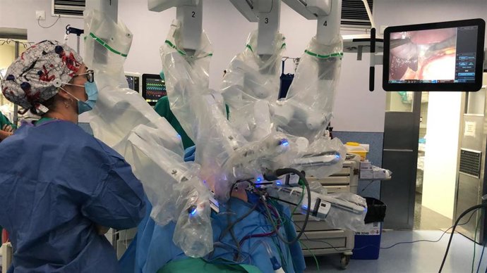 El Hospital Doctor Peset realiza su primera cirugía robótica asistida con el sistema quirúrgico da Vinci