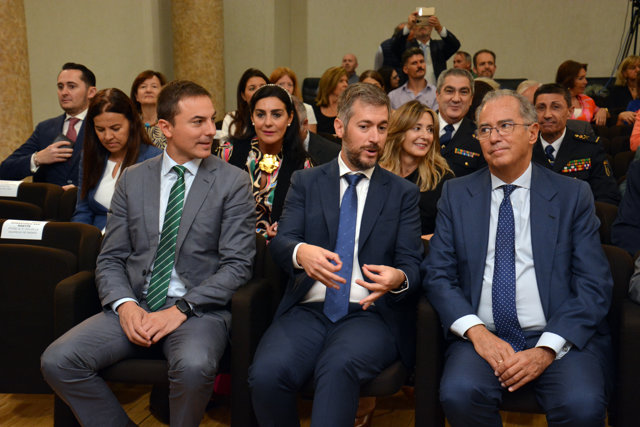 Juan Lobato, el consejero de Presidencia y el presidente de la Asamblea de Madrid