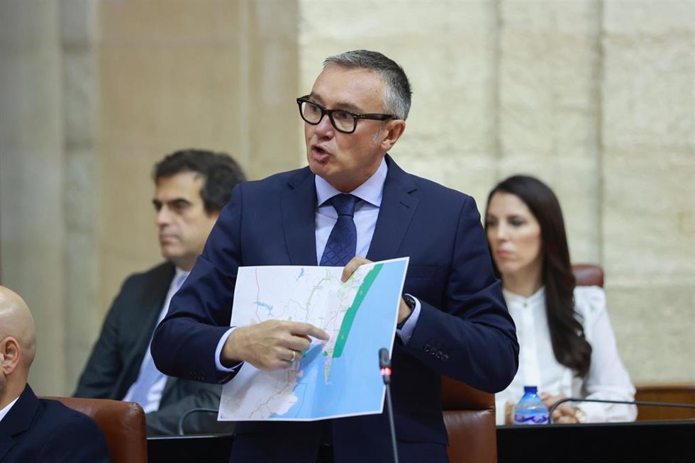 El portavoz del Grupo Parlamentario Vox, Manuel Gavira, durante su intervención en la sesión de control al Gobierno durante la sesión de control al Gobierno a 28 de septiembre de 2023, en Sevilla (Andalucía, España). Sesión de Control al Gobierno con pr