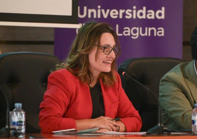 La consejera de Bienestar Social del Gobierno de Canarias, Candelaria Delgado, en un encuentro sobre migraciones