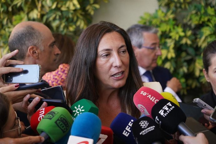 La consejera de Inclusión Social, Juventud, Familias e Igualdad de la Junta de Andalucía, Loles López.