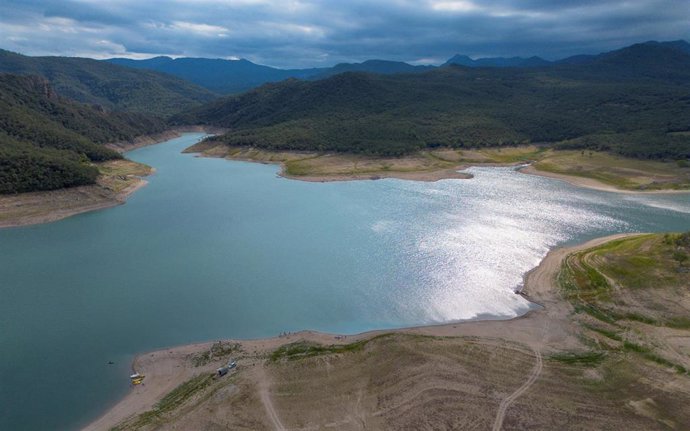 Archivo - Vista aérea del pantano Darnius-Boadella, a 30 de julio de 2023, en Darnius, Girona, Cataluña (España)