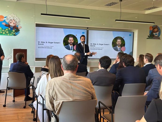 El conseller de Empresa y Trabajo, Roger Torrent, en la inauguración de las oficinas de Salesforce en Barcelona