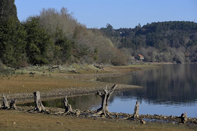 Archivo - Embalse de Abegondo-Cecebre, a 9 de febrero de 2022, en Cambre, A Coruña, Galicia (España). El embalse de Abegondo-Cecebre tiene un índice actual de ocupación del 58,75 % cuando el máximo permitido en invierno es del 60%. La Xunta ha declarado