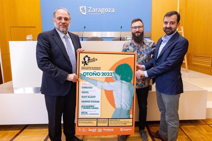 El consejero de Participación y Régimen Interior, Alfonso Mendoza, acompañado por el gerente de Zaragoza Cultural, David Lozano, presentan la programación de la edición de otoño del ciclo de música Bombo y Platillo 2023,junto a su promotor, Eduardo Bona.