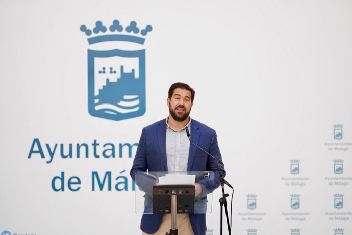 El concejal delegado del Distrito Teatinos-Universidad, Borja Vivas, en rueda de prensa