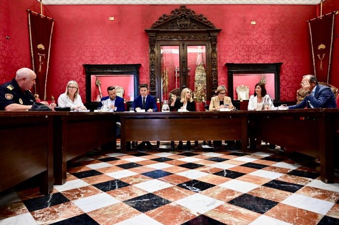 Reunión de miembros del equipo de gobierno en el Ayuntamiento de Granada, en imagen de archivo