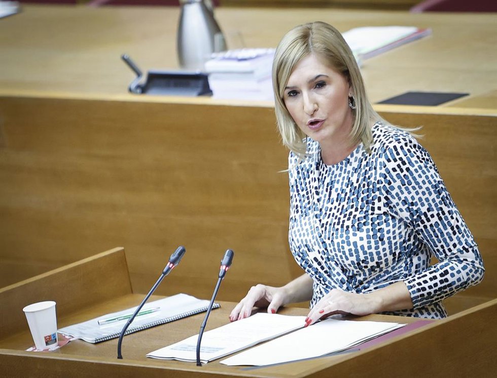 La consellera Salomé Pradas comparece en Les Corts