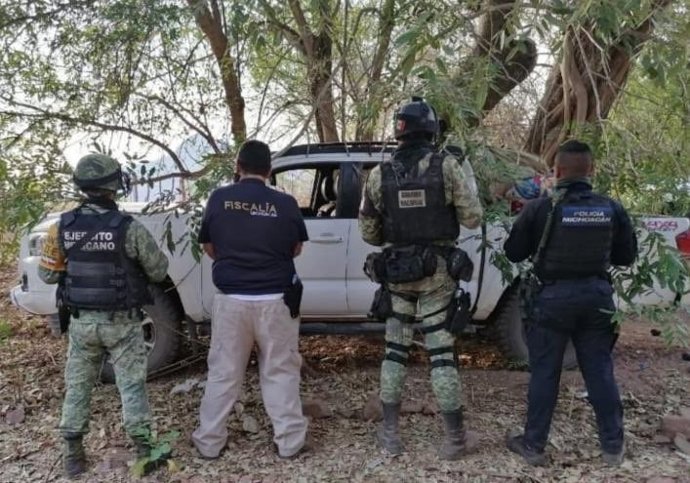 Archivo - Agente de la Fiscalía y miembros de la Policía y del Ejército de México.