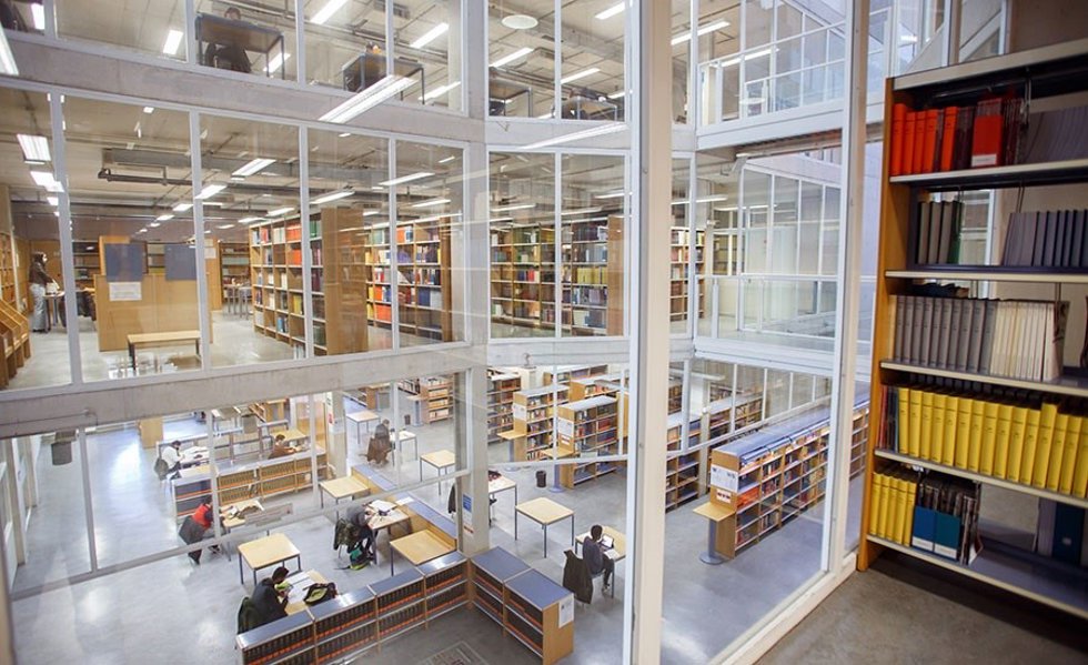 Biblioteca de la UPNA.