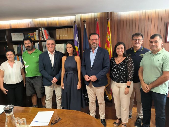 El conseller de Empresa, Ocupación y Energía, Alejandro Sáenz de San Pedro, reunido con representantes de Pimeef en Ibiza