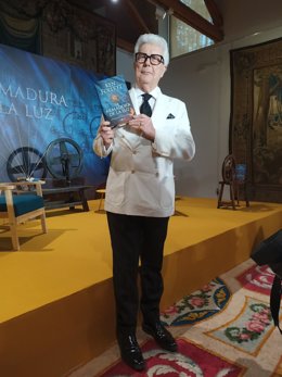 Ken Follett lanza 'La armadura de la luz' y pone fin a la saga 'Los pilares de la Tierra'