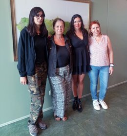 Berta Rozada, vocal de la asociación Llar Trans; Ángeles Fal, presidenta de la asociación Llar Trans; Nuria Rodríguez, directora general de Participación Ciudadana, Transparencia, Diversidad Sexual y LGTBI, y Ángeles Alonso, secretaria de la asociación