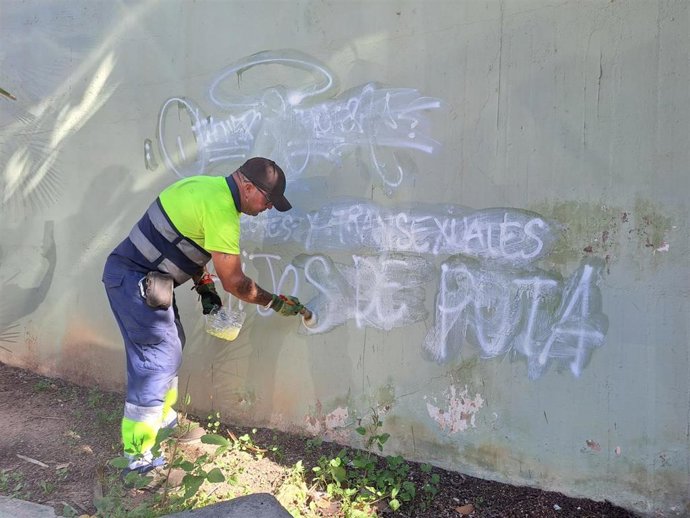 El Ayuntamiento de Bétera (Valencia) condena unas pintadas homofóbicas